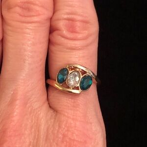 Gold Tone Green and White Faux Gemstone Ring